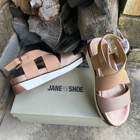 JANE AND THE SHOE Harper tan & rose gold Sandals w/buckle closure NWOB Sz-6.5. P - Picture 3 of 11